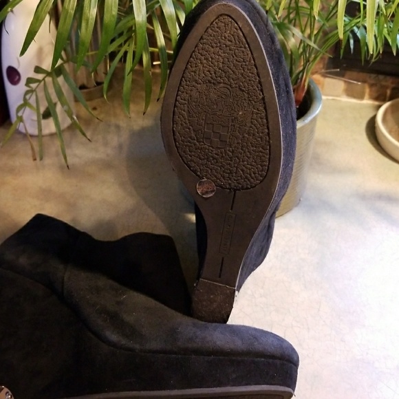 VINCE CAMUTO SUEDE WEDGE BOOTIES W/LEATHER LINING - Picture 3 of 3